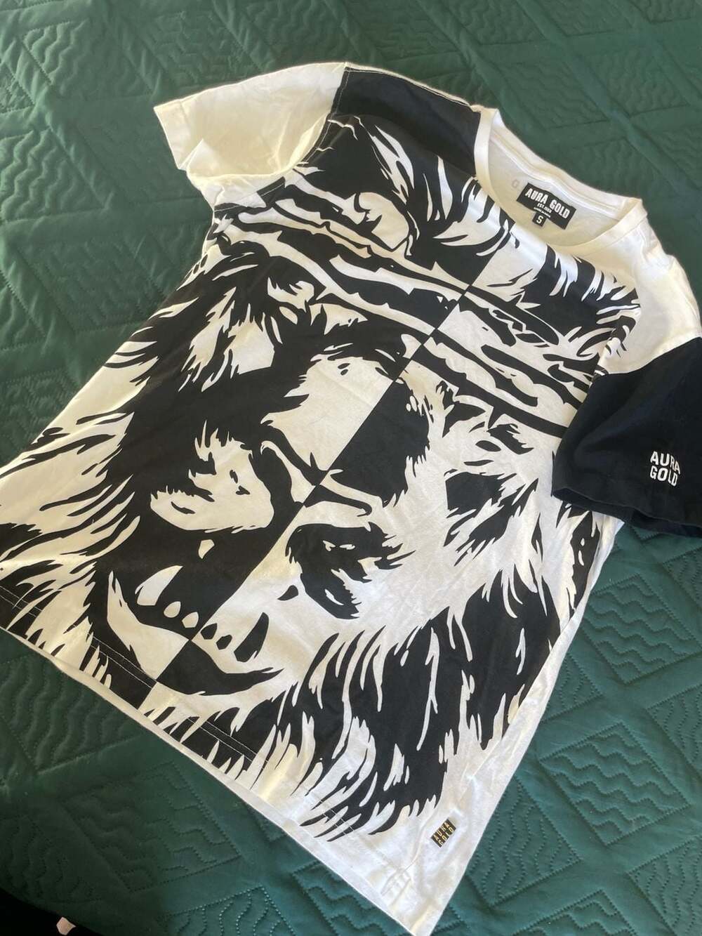 Aura Gold EST.1988 Lion Face Graphic T-Shirt